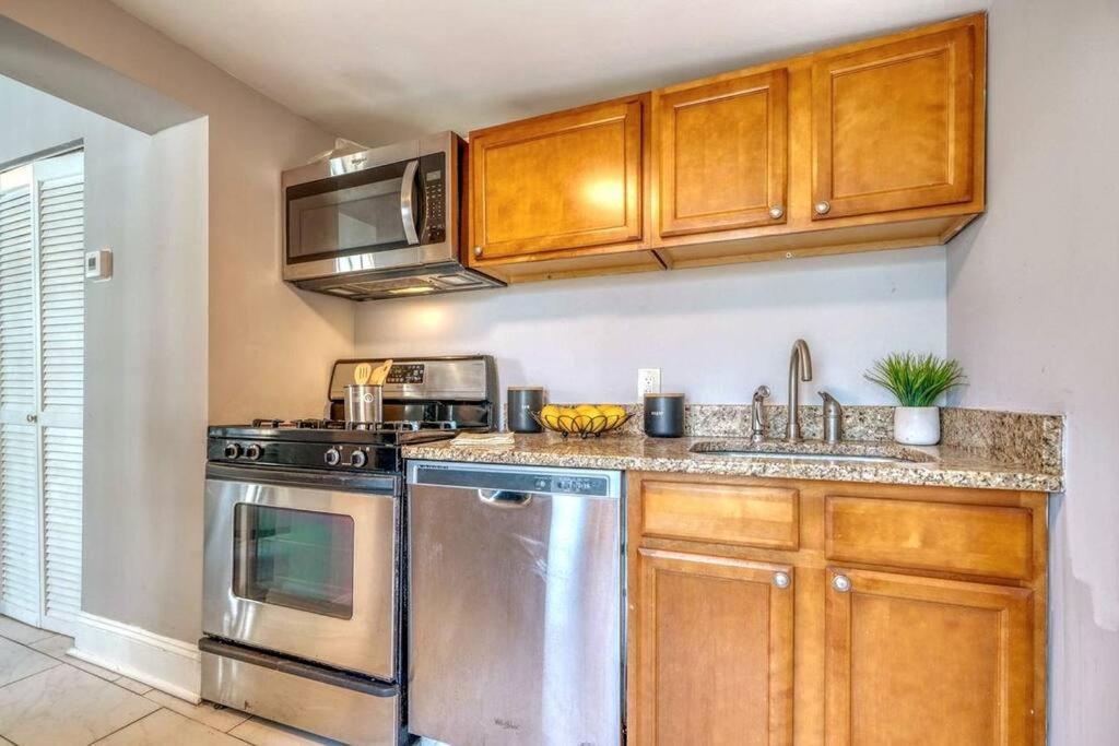 Budget Bed Room Near Downtown Inner Harbor W Free Parking ボルティモア エクステリア 写真